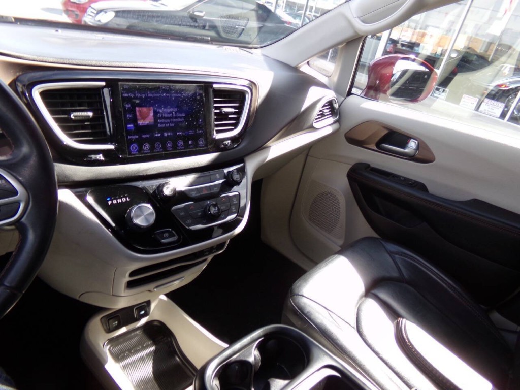 2017 Chrysler Pacifica Image 63