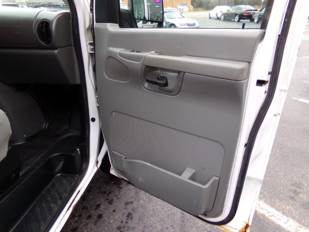 2006 Ford E-Series Image 19