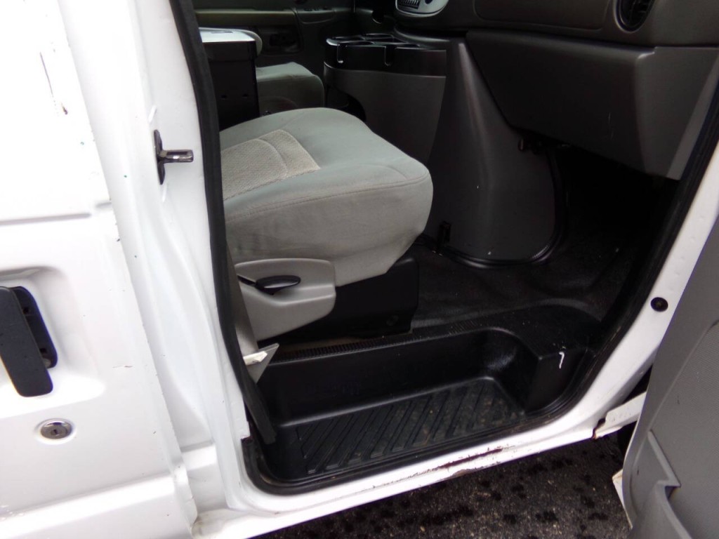 2006 Ford E-Series Image 20