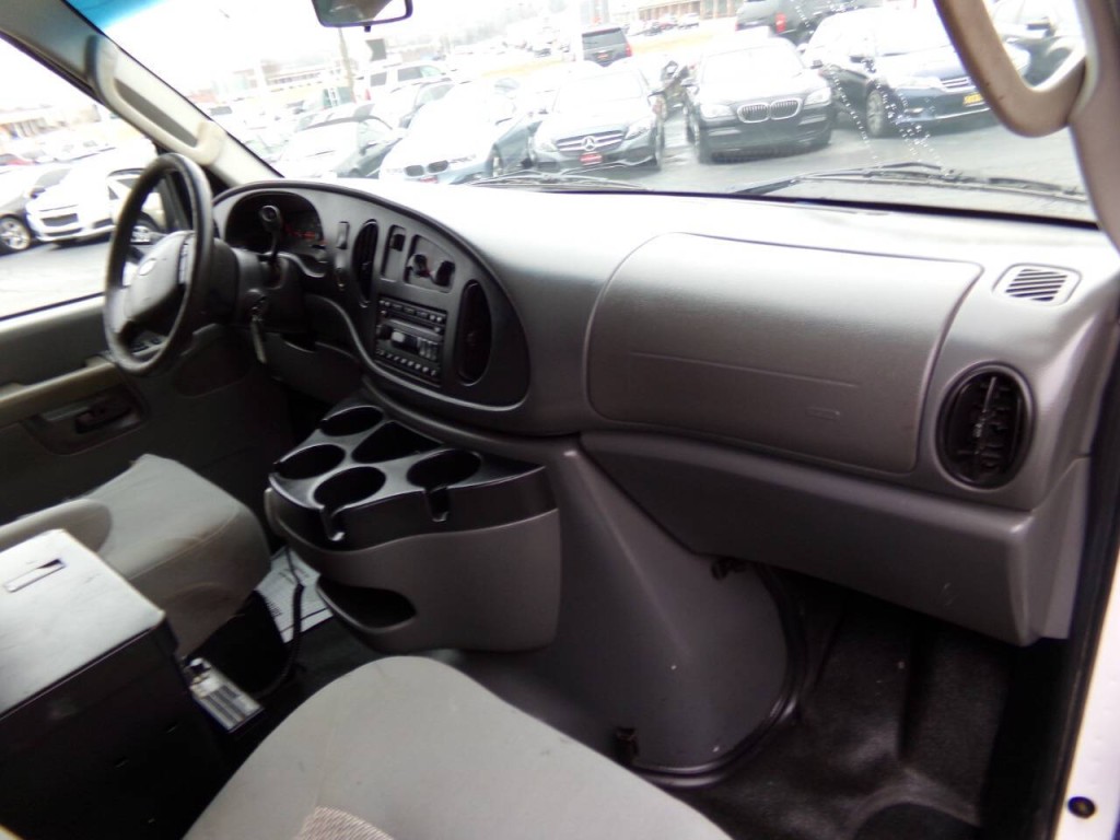 2006 Ford E-Series Image 21