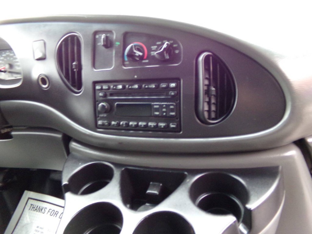 2006 Ford E-Series Image 24