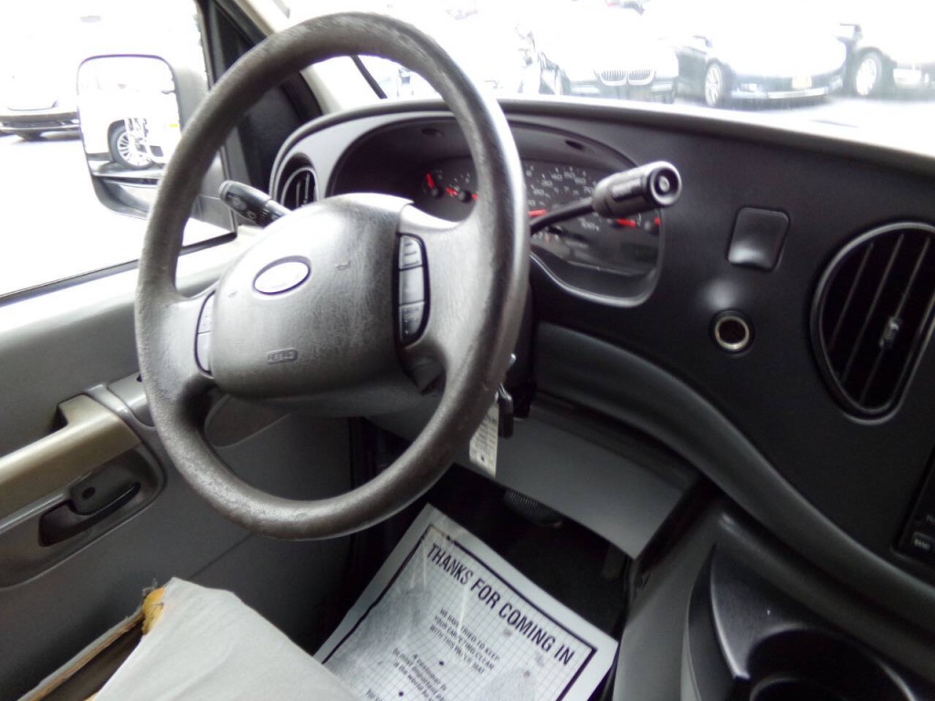 2006 Ford E-Series Image 26