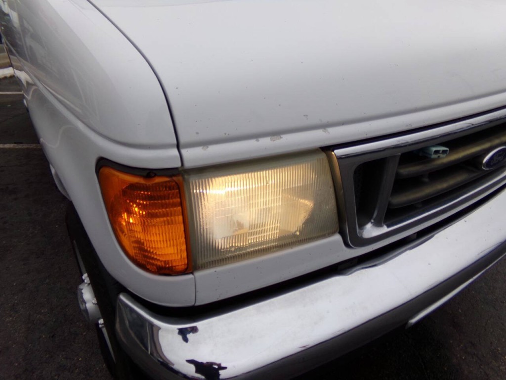 2006 Ford E-Series Image 28