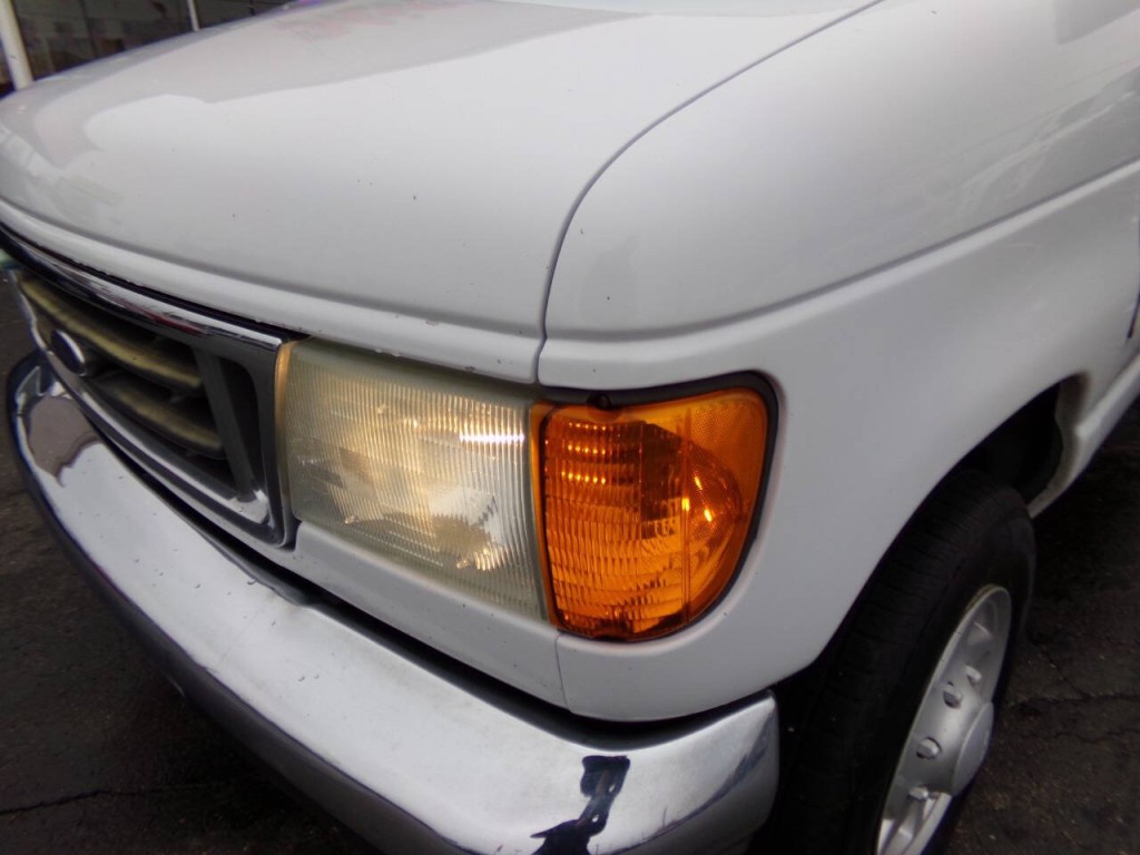 2006 Ford E-Series Image 29