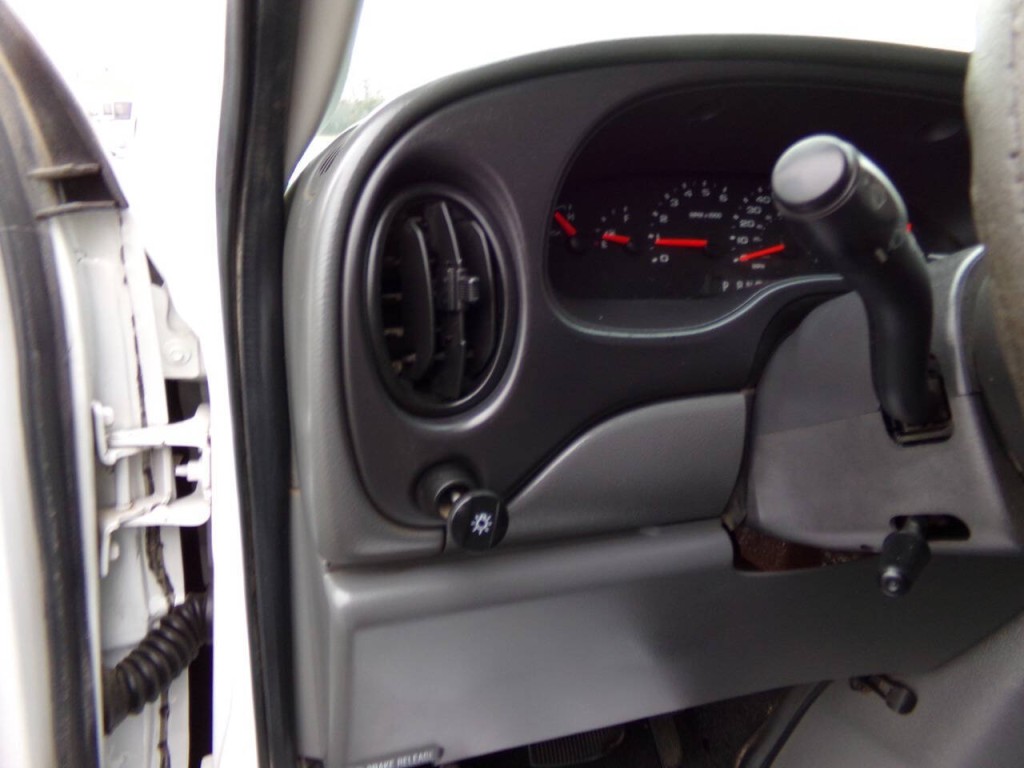 2006 Ford E-Series Image 30