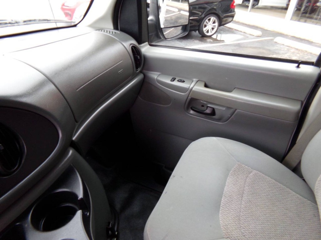 2006 Ford E-Series Image 38
