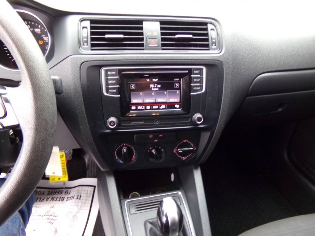 2016 Volkswagen Jetta Image 30