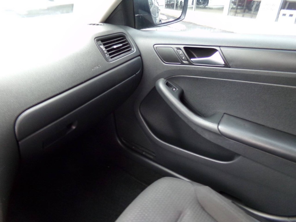 2016 Volkswagen Jetta Image 33