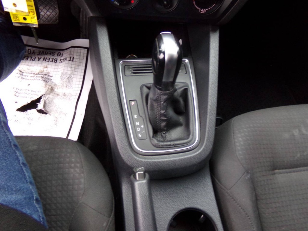 2016 Volkswagen Jetta Image 34