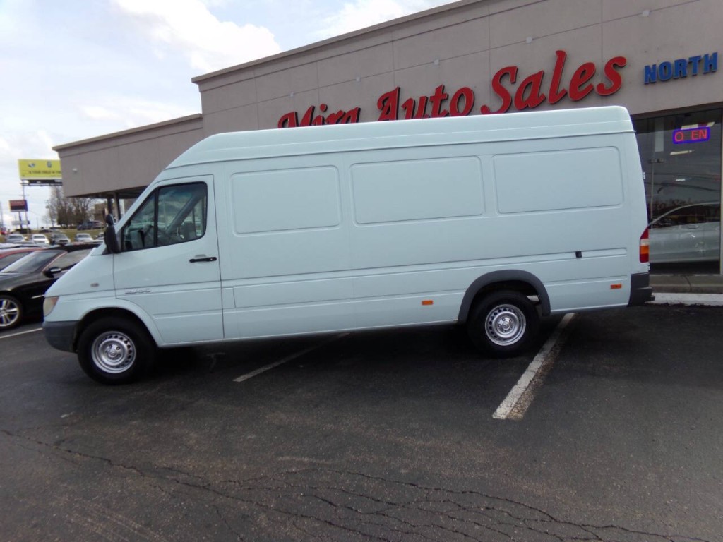 2004 Dodge Sprinter Image 2