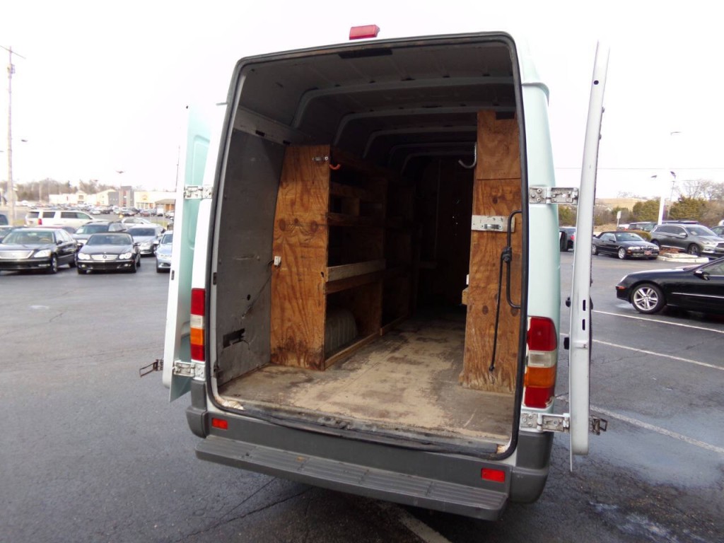 2004 Dodge Sprinter Image 22