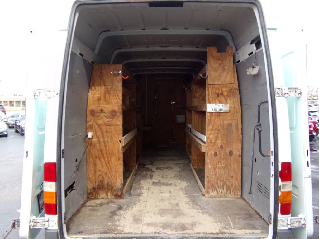 2004 Dodge Sprinter Image 25