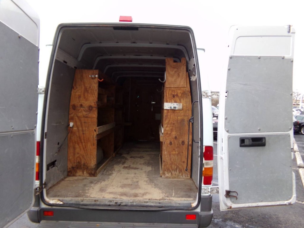 2004 Dodge Sprinter Image 32