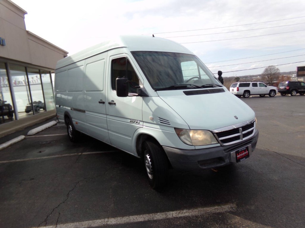 2004 Dodge Sprinter Image 40