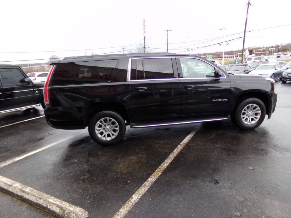 2016 GMC Yukon Image 2