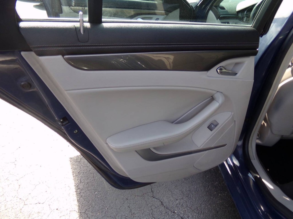2009 Cadillac CTS Image 12