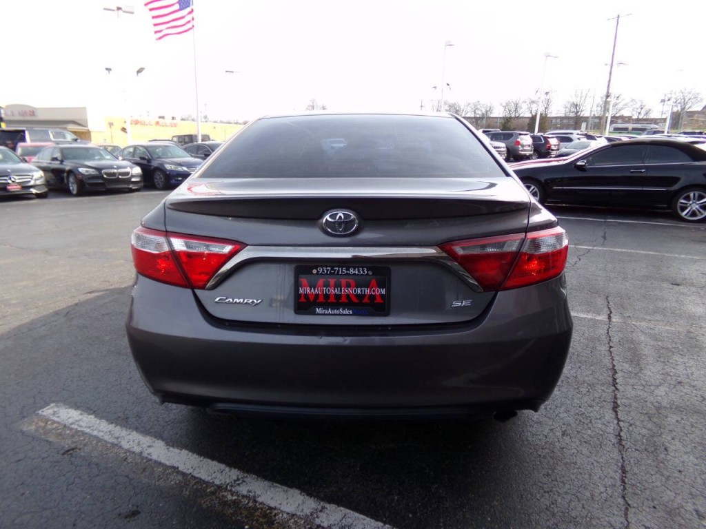 2016 Toyota Camry Image 3