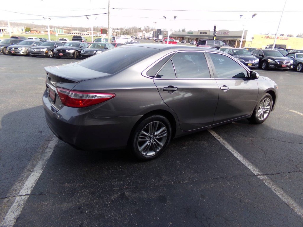 2016 Toyota Camry Image 4