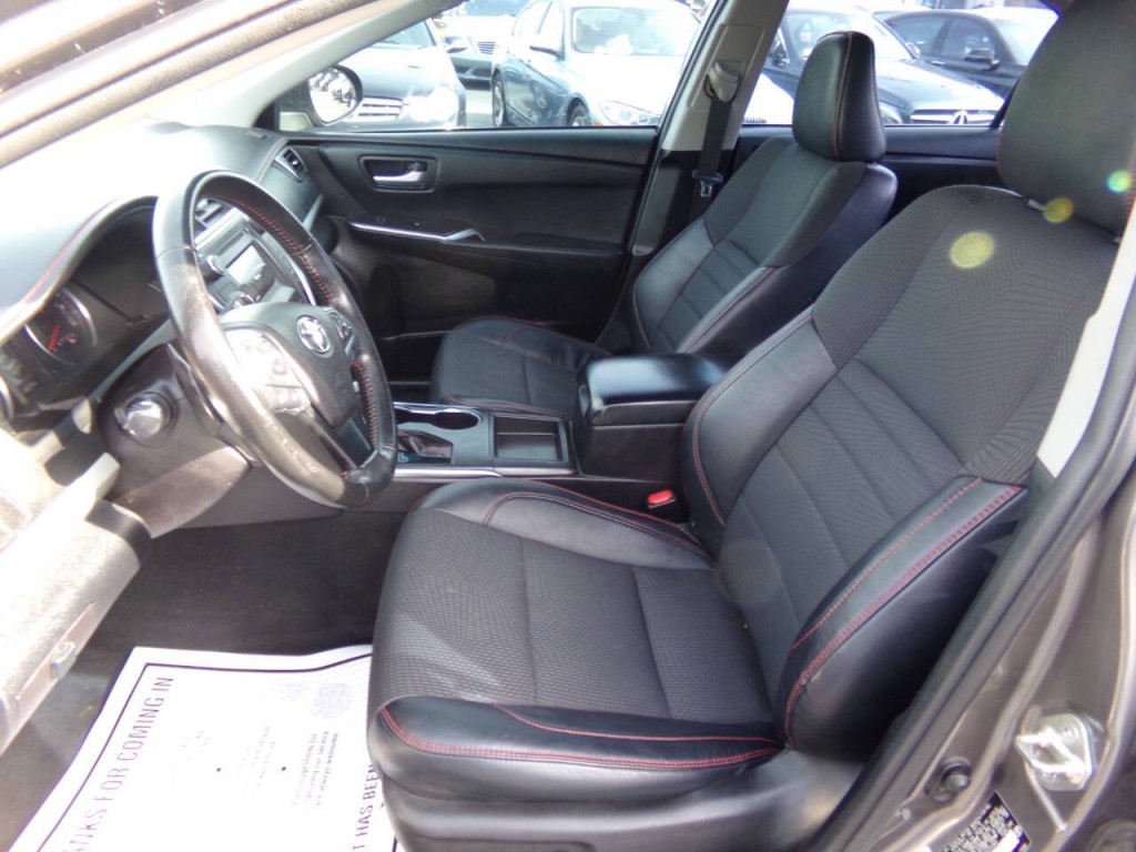 2016 Toyota Camry Image 8