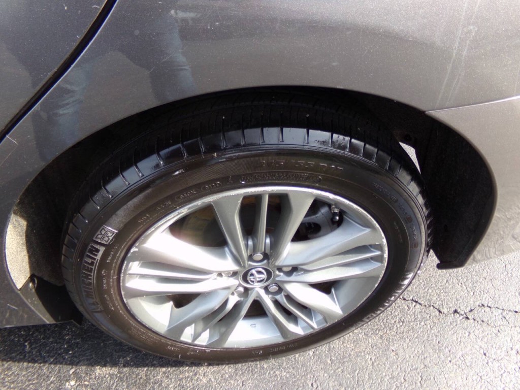 2016 Toyota Camry Image 10