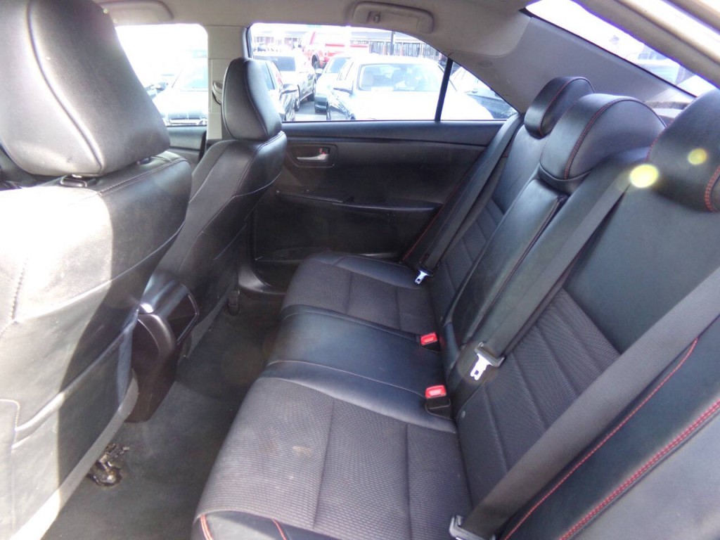 2016 Toyota Camry Image 11