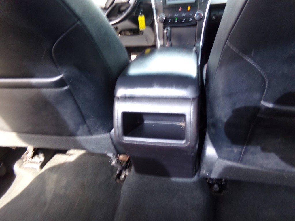 2016 Toyota Camry Image 19