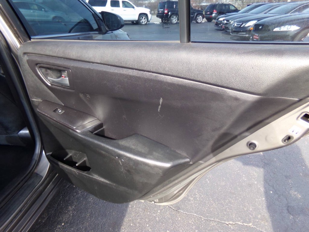 2016 Toyota Camry Image 20