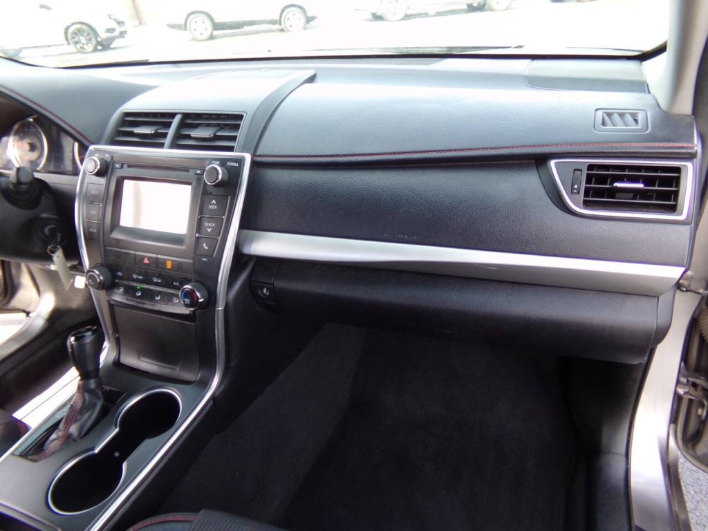 2016 Toyota Camry Image 22