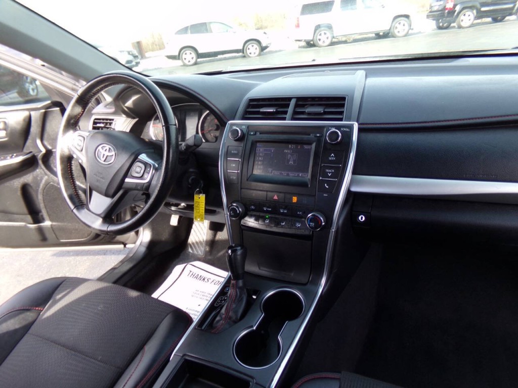 2016 Toyota Camry Image 23