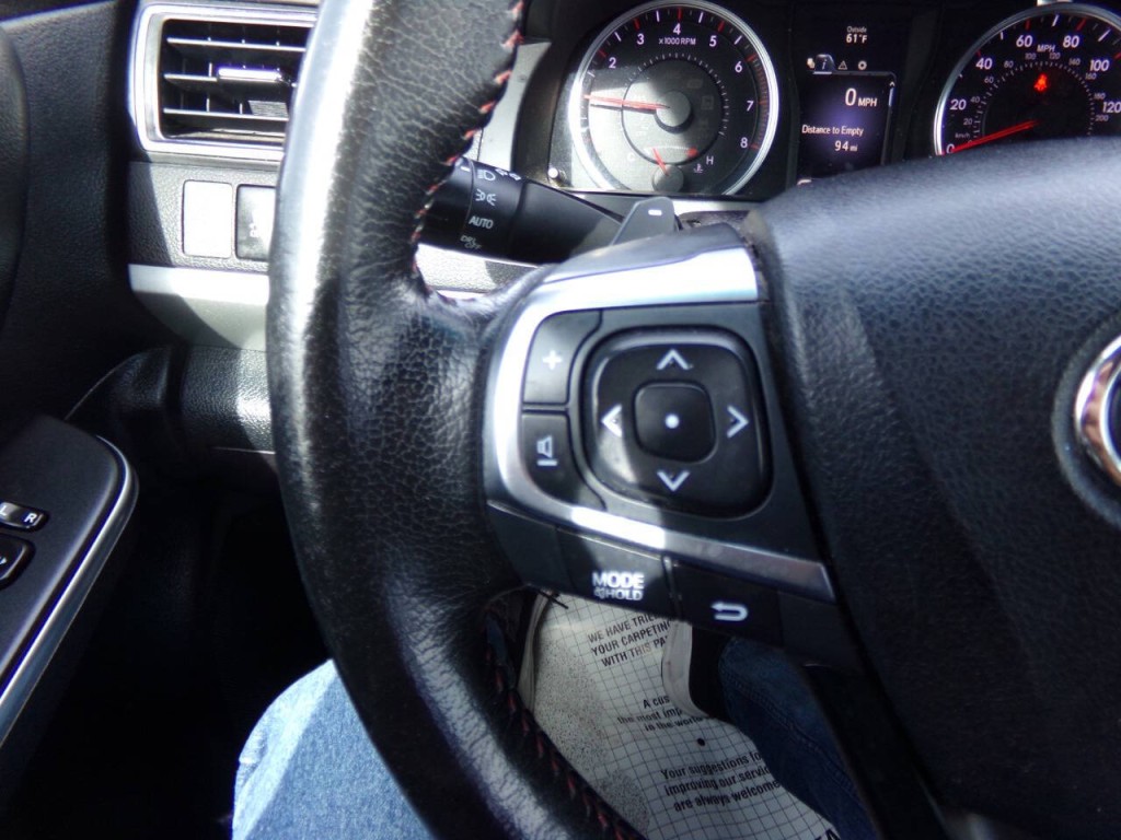 2016 Toyota Camry Image 32