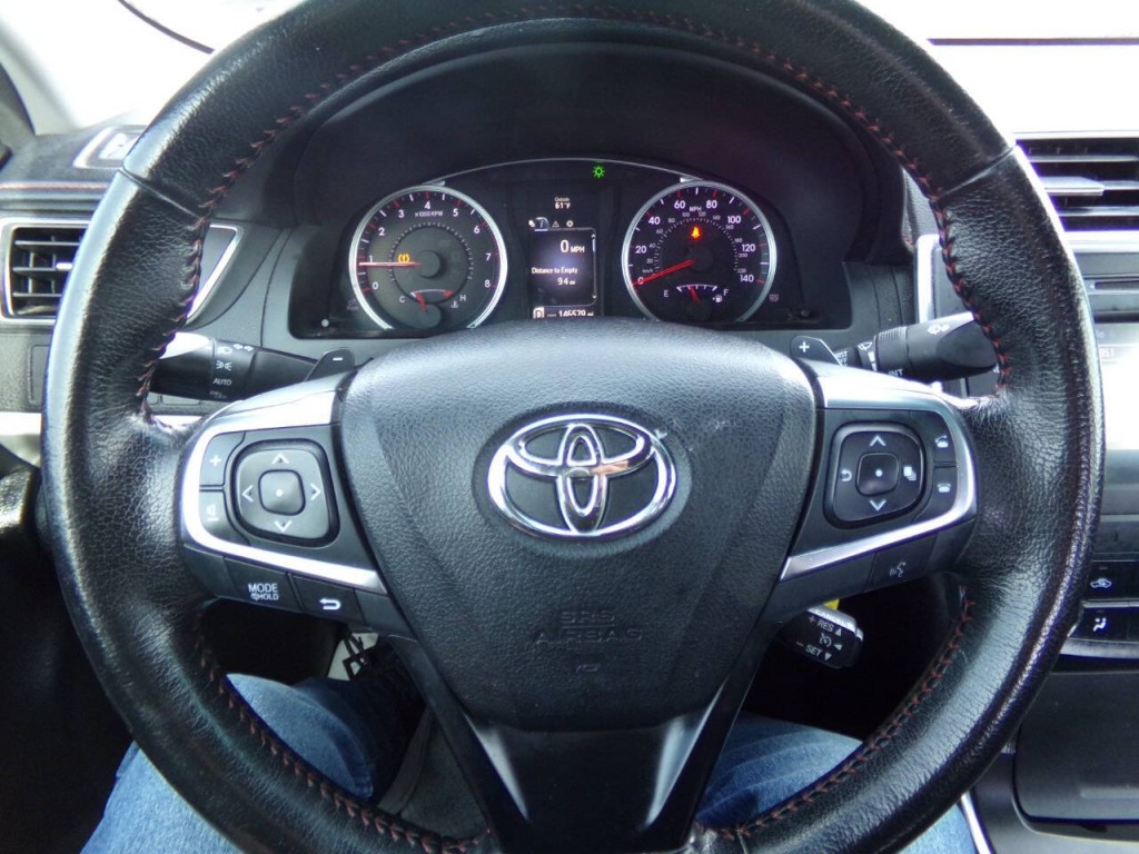 2016 Toyota Camry Image 36