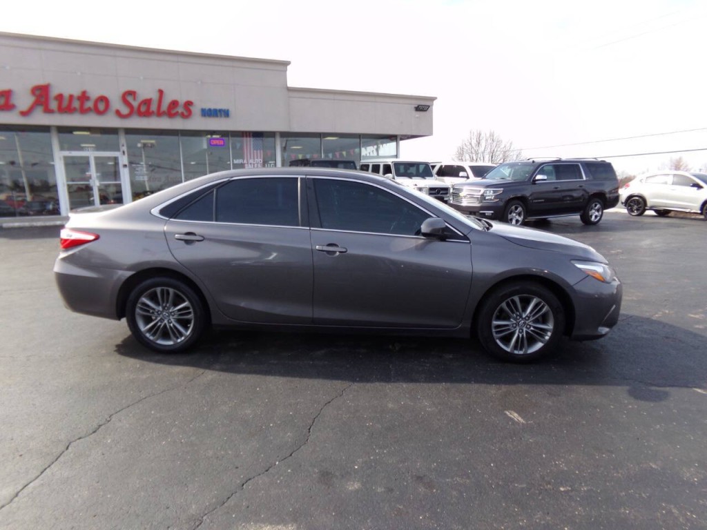 2016 Toyota Camry Image 42