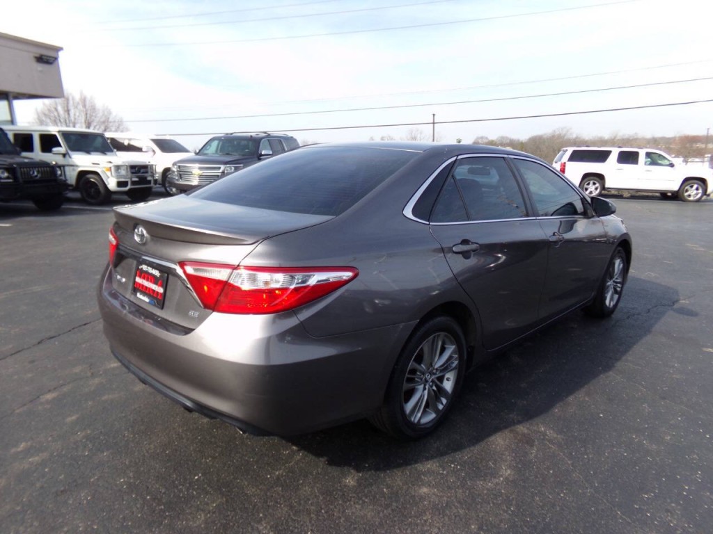 2016 Toyota Camry Image 43