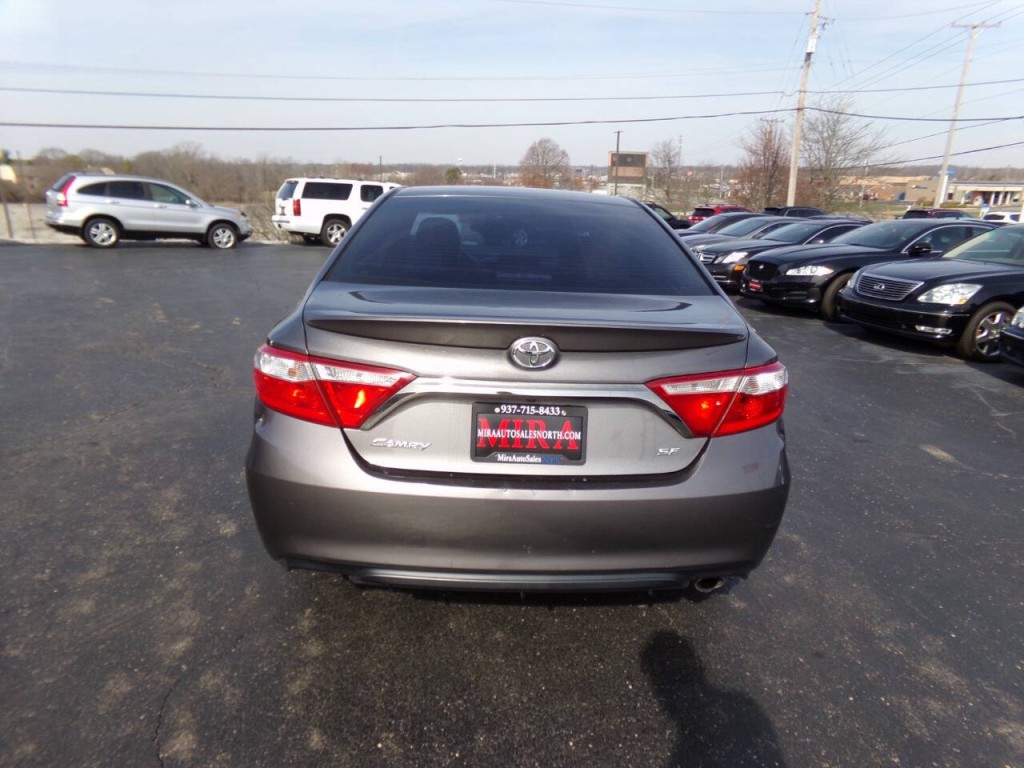 2016 Toyota Camry Image 44
