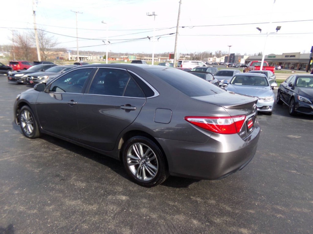 2016 Toyota Camry Image 45