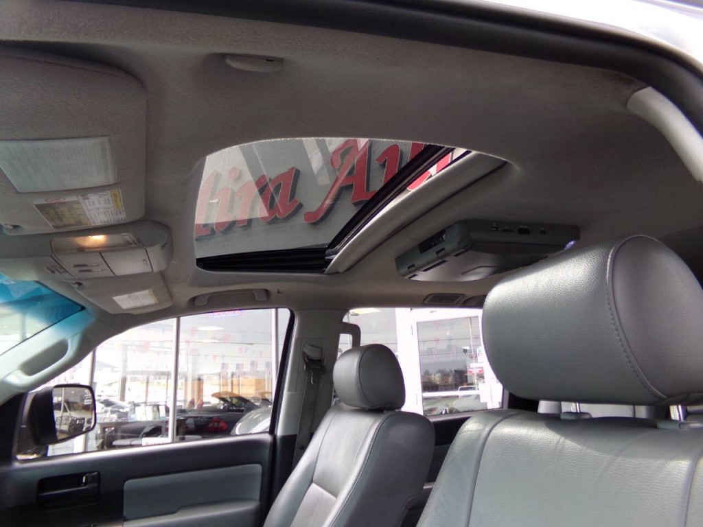 2011 Toyota Sequoia Image 9