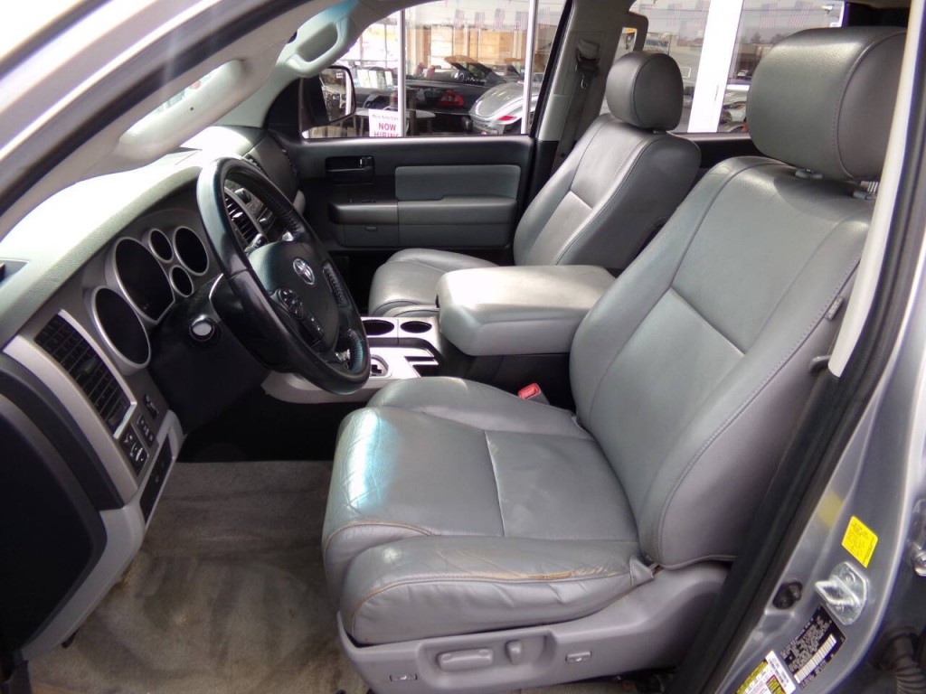 2011 Toyota Sequoia Image 10