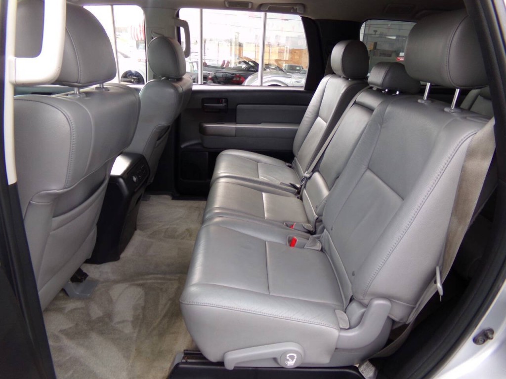 2011 Toyota Sequoia Image 11