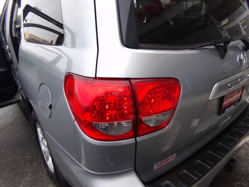 2011 Toyota Sequoia Image 15