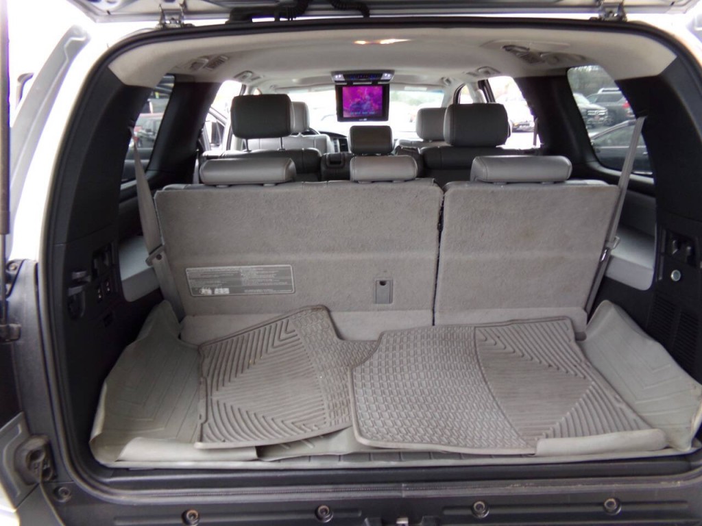 2011 Toyota Sequoia Image 18
