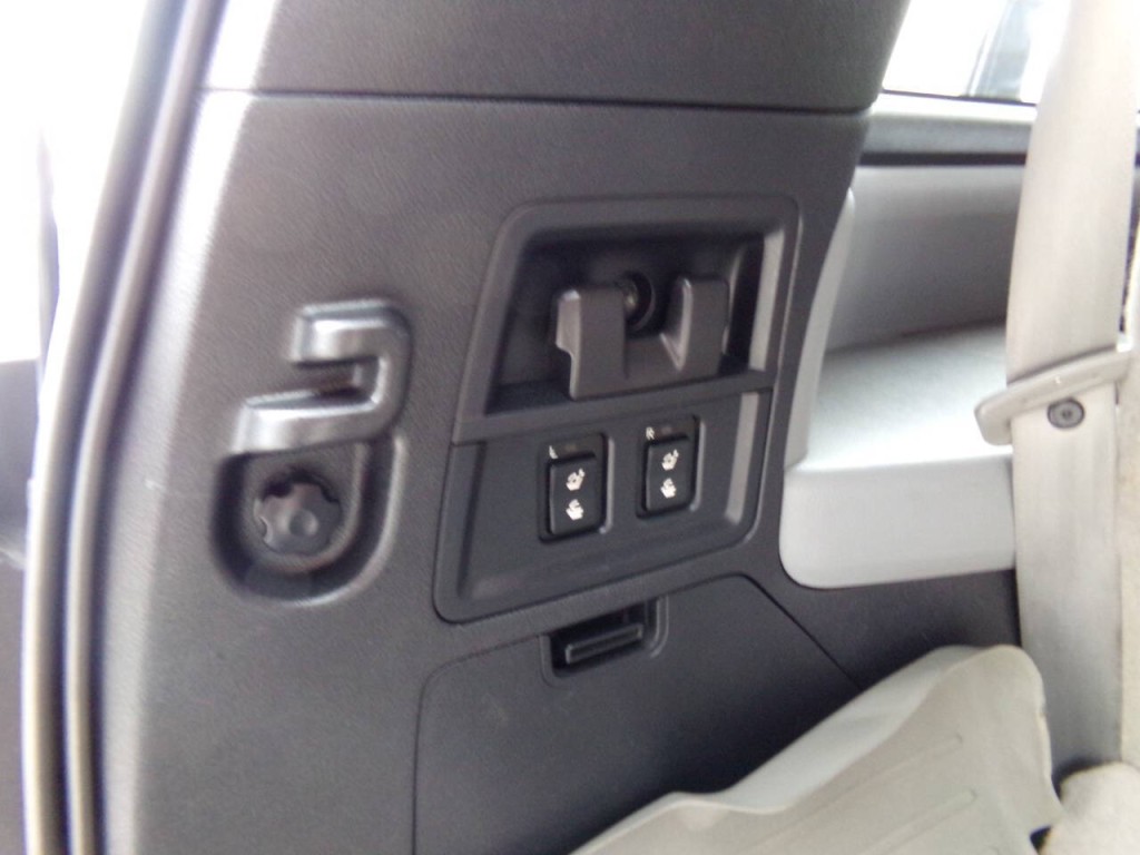 2011 Toyota Sequoia Image 21