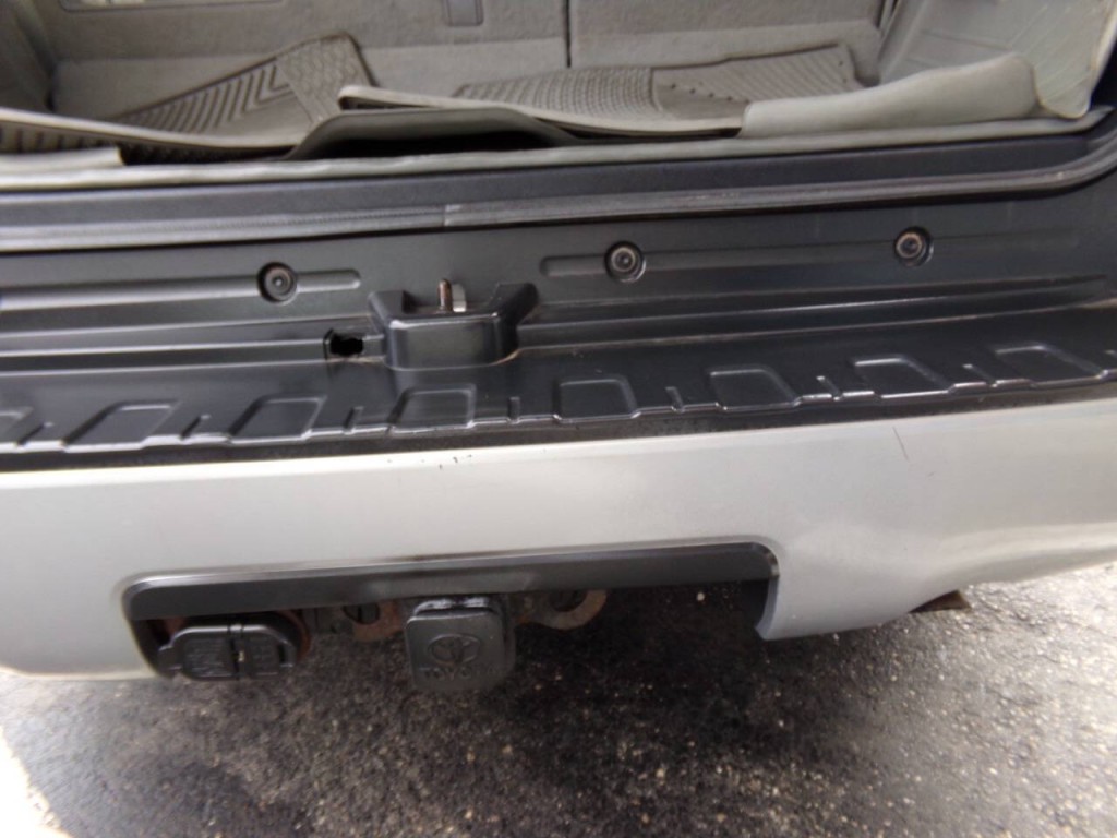 2011 Toyota Sequoia Image 22