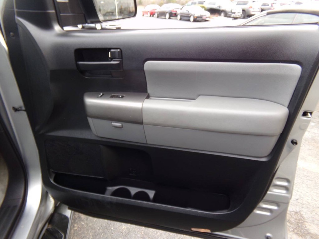 2011 Toyota Sequoia Image 28