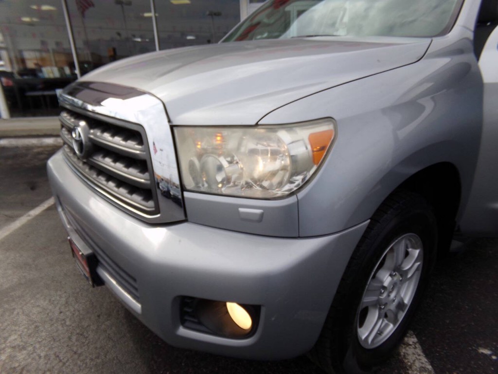 2011 Toyota Sequoia Image 38