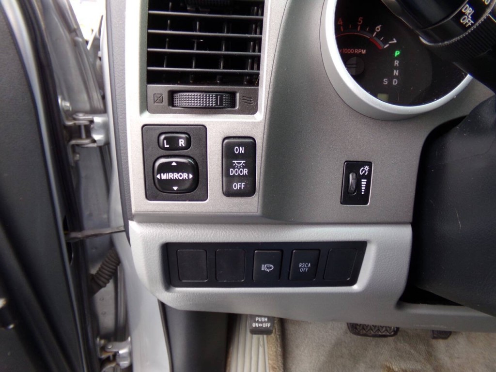 2011 Toyota Sequoia Image 39