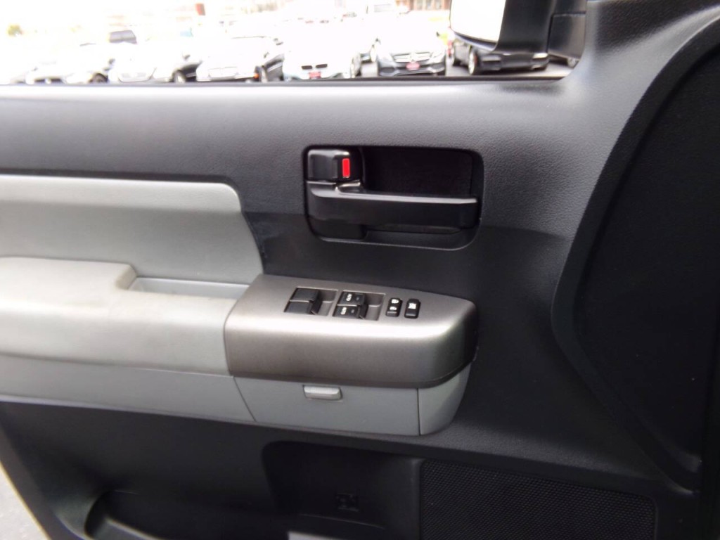 2011 Toyota Sequoia Image 42