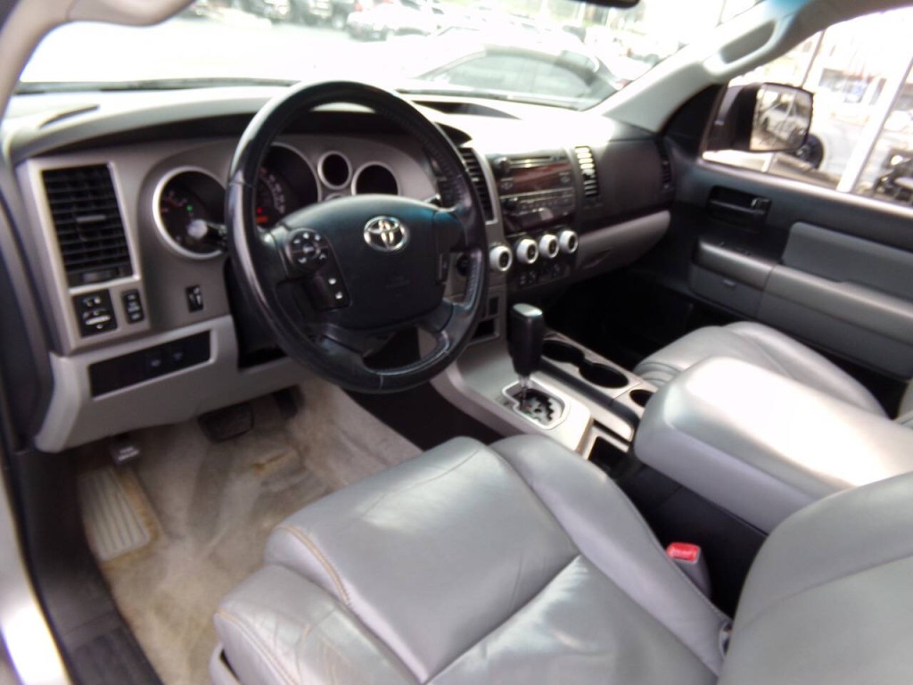 2011 Toyota Sequoia Image 60