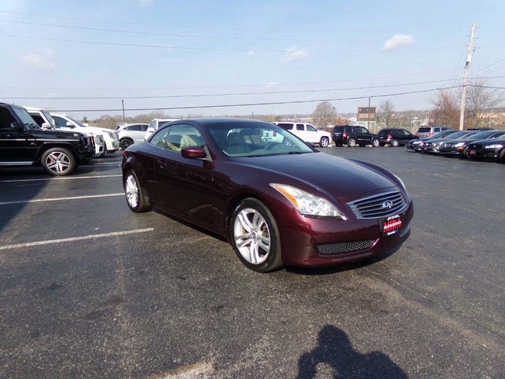 2010 INFINITI G37 Image 4
