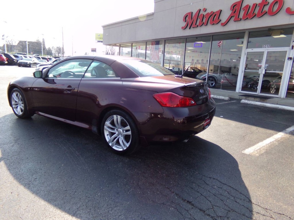 2010 INFINITI G37 Image 8
