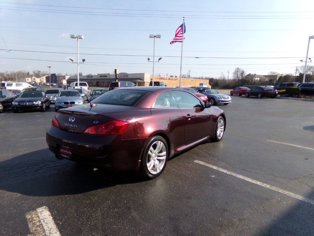 2010 INFINITI G37 Image 7